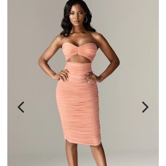 Aliava Dresses & Skirts - NWT Aliava Nelsi strapless midi dress